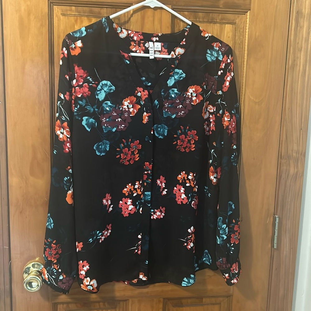 Elle V-Cut Floral Blouse